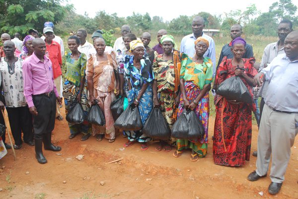 Some of the elderly parents receiving christmas